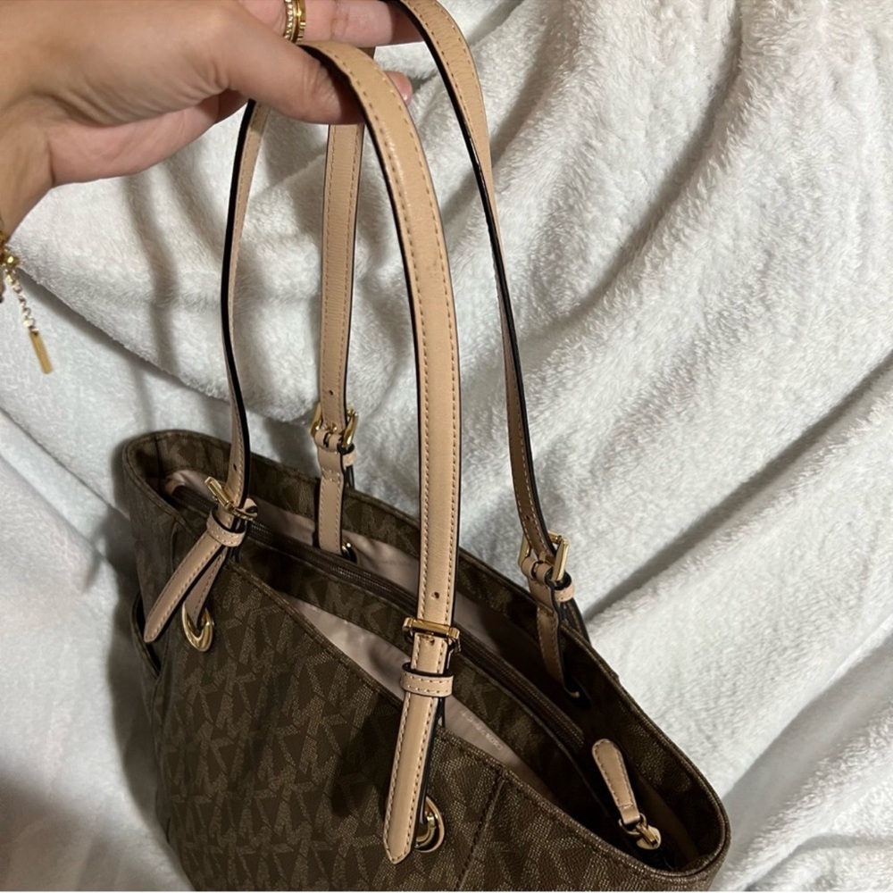Michael Kors Jet Set Logo Tote Mocha - Picture 13 of 16